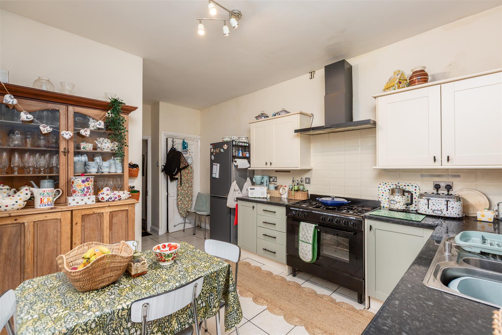 Oaklands Terrace, Mount Pleasant, Swansea, SA1 6JJ